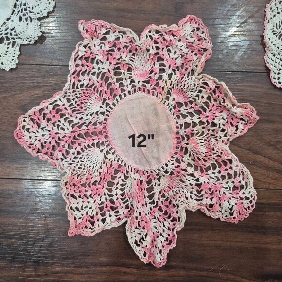 Crochet, 4 Vintage Pink & White Cotton Doilies Handmade - Picture 5 of 7